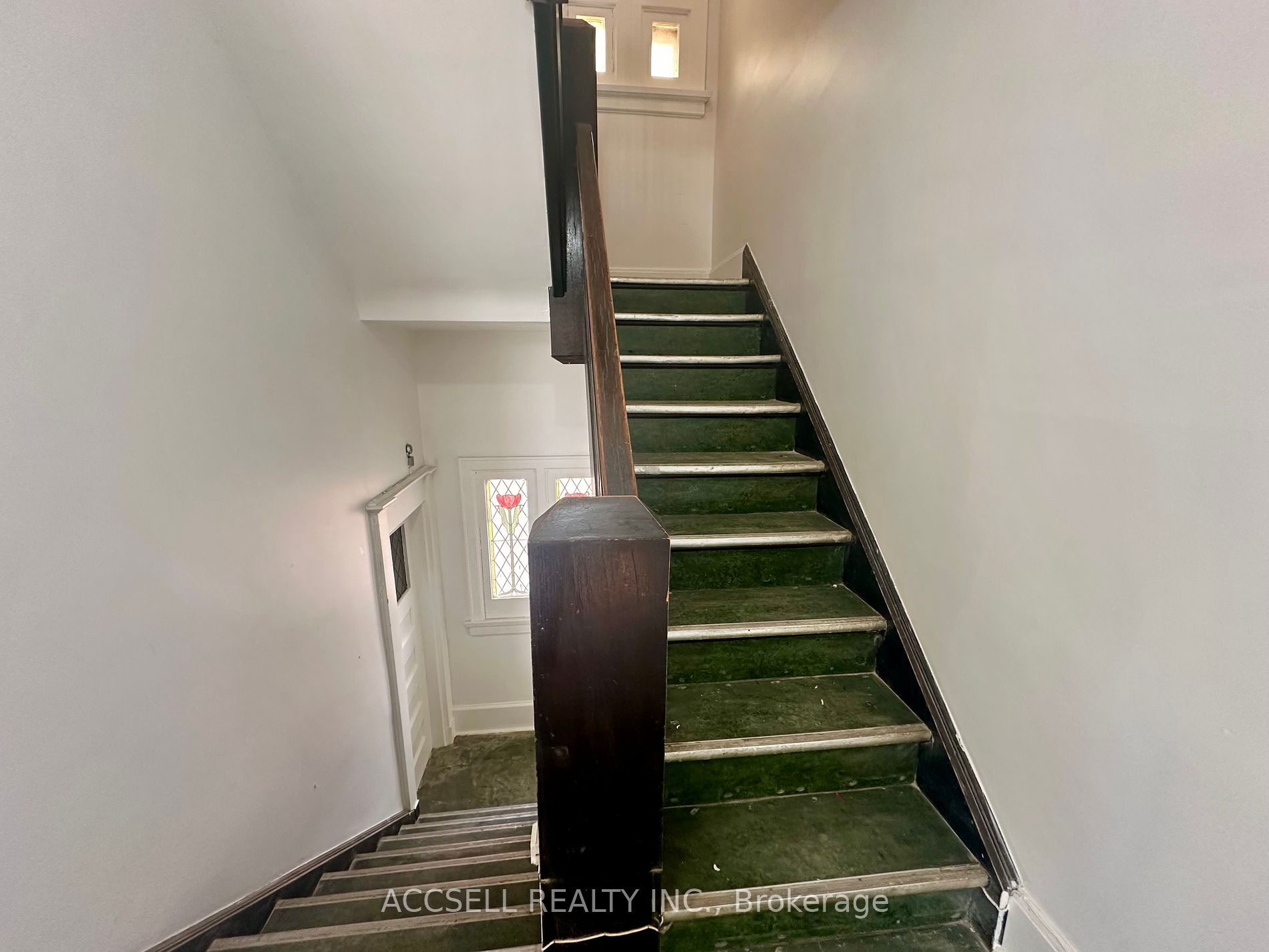 272 Roncesvalles Avenue