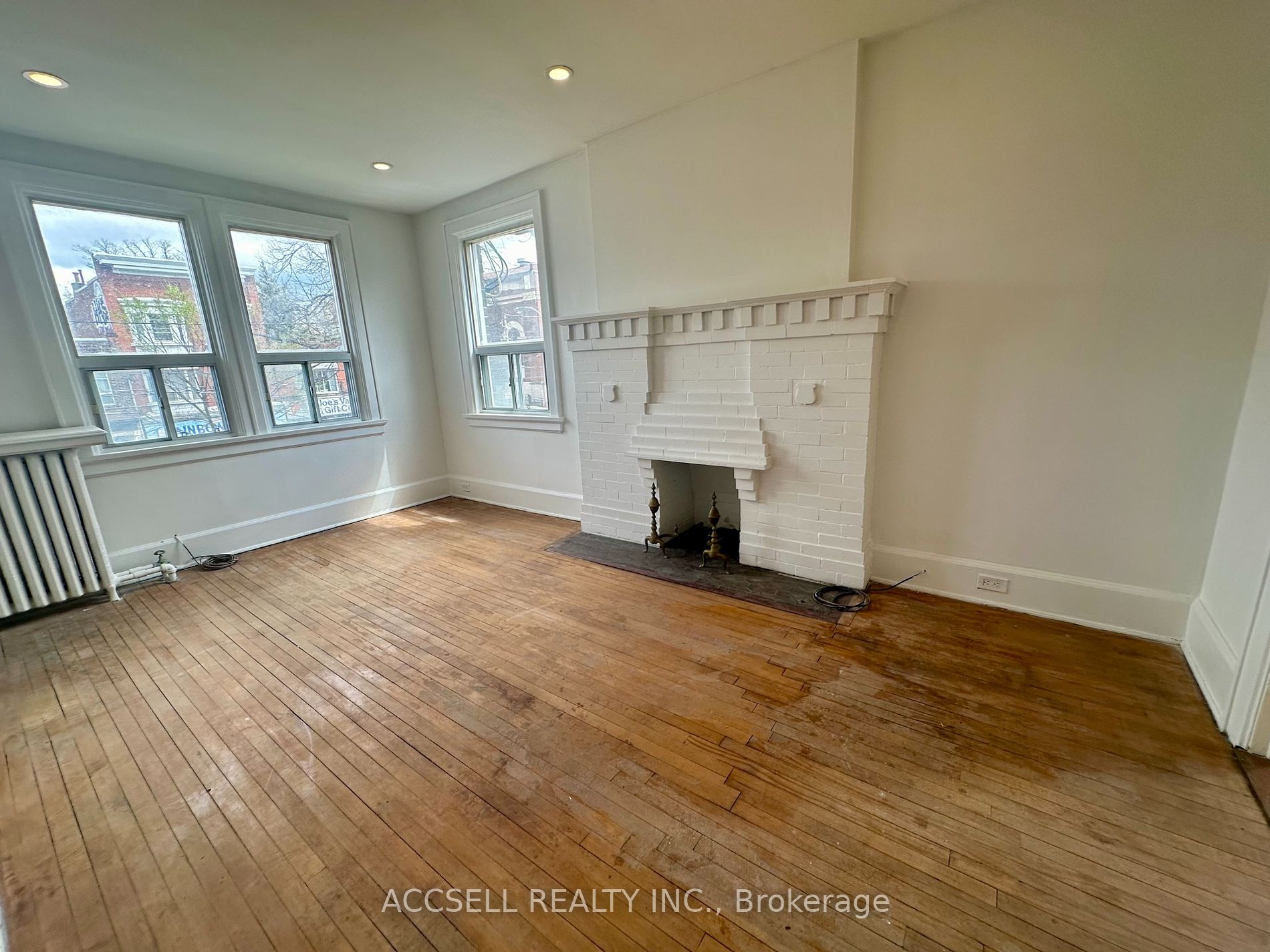 272 Roncesvalles Avenue