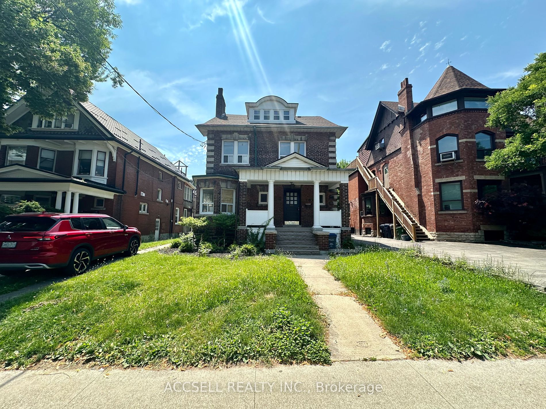 272 Roncesvalles Avenue