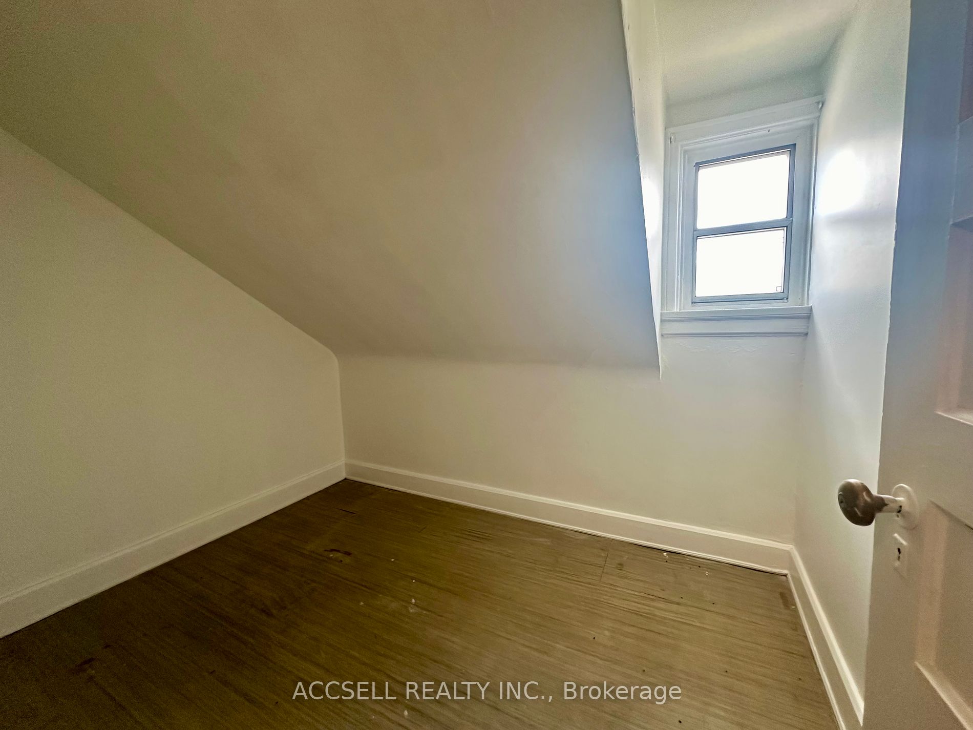 272 Roncesvalles Avenue