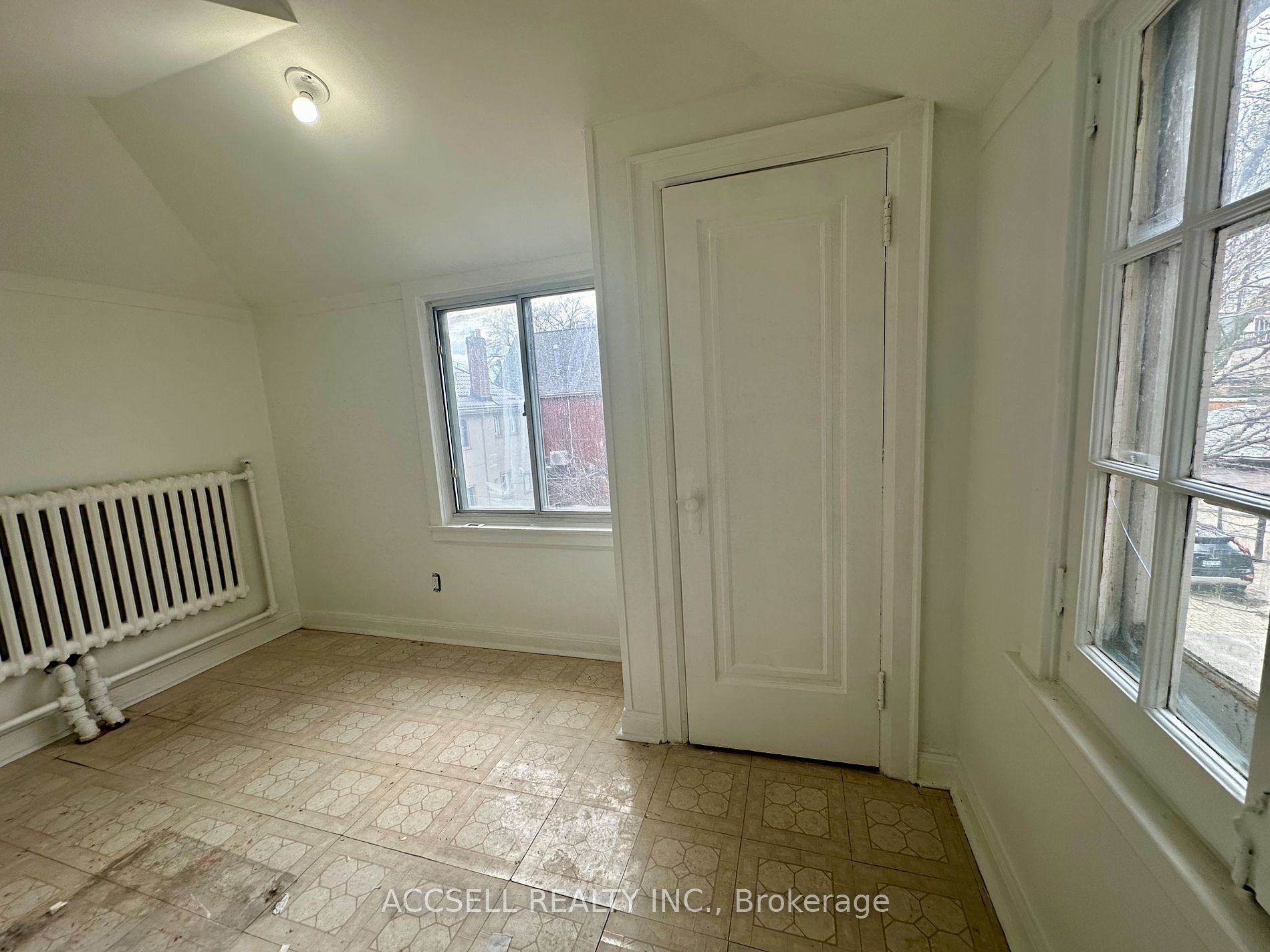 272 Roncesvalles Avenue