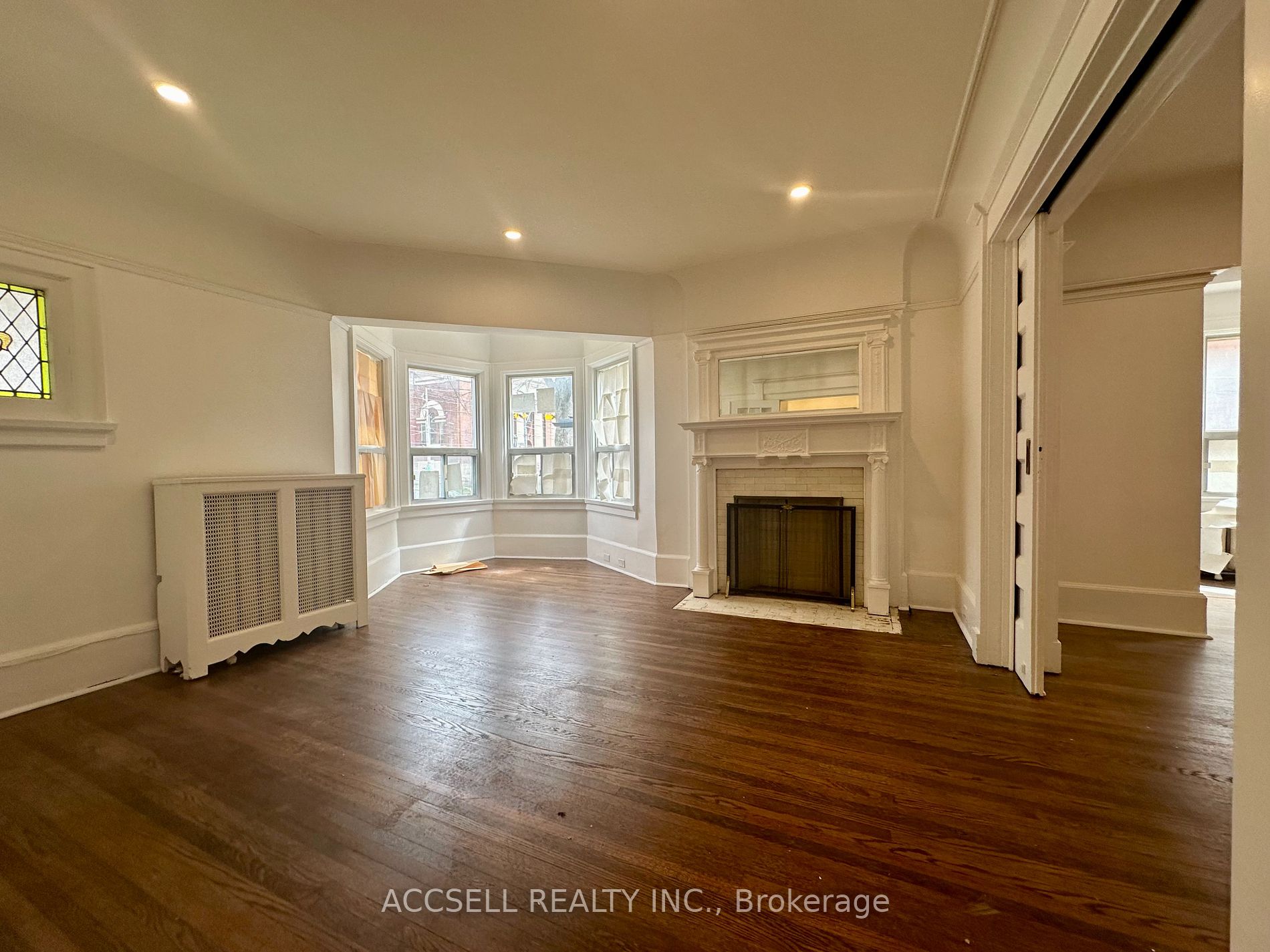 272 Roncesvalles Avenue