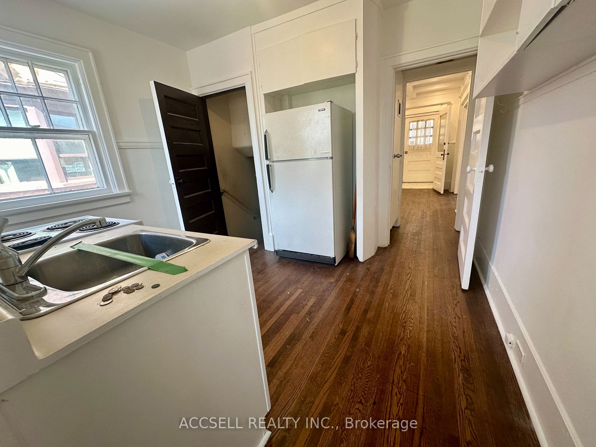 272 Roncesvalles Avenue