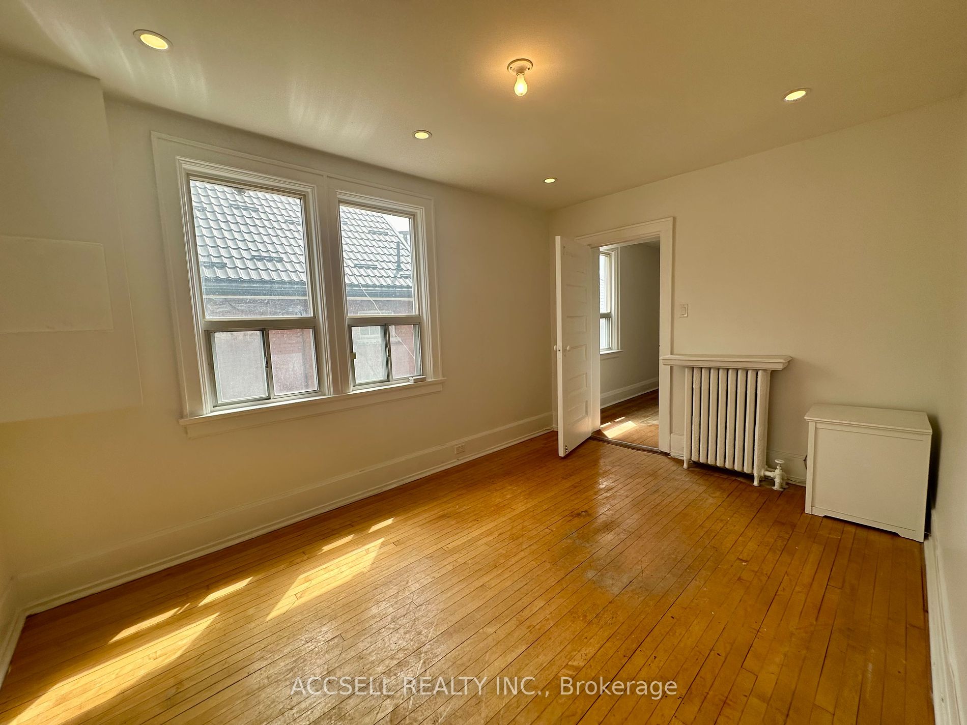 272 Roncesvalles Avenue