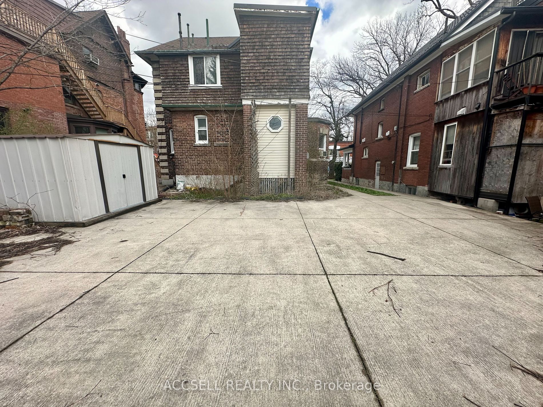 272 Roncesvalles Avenue