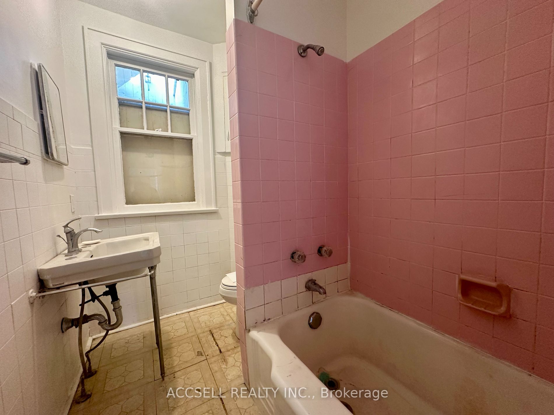 272 Roncesvalles Avenue