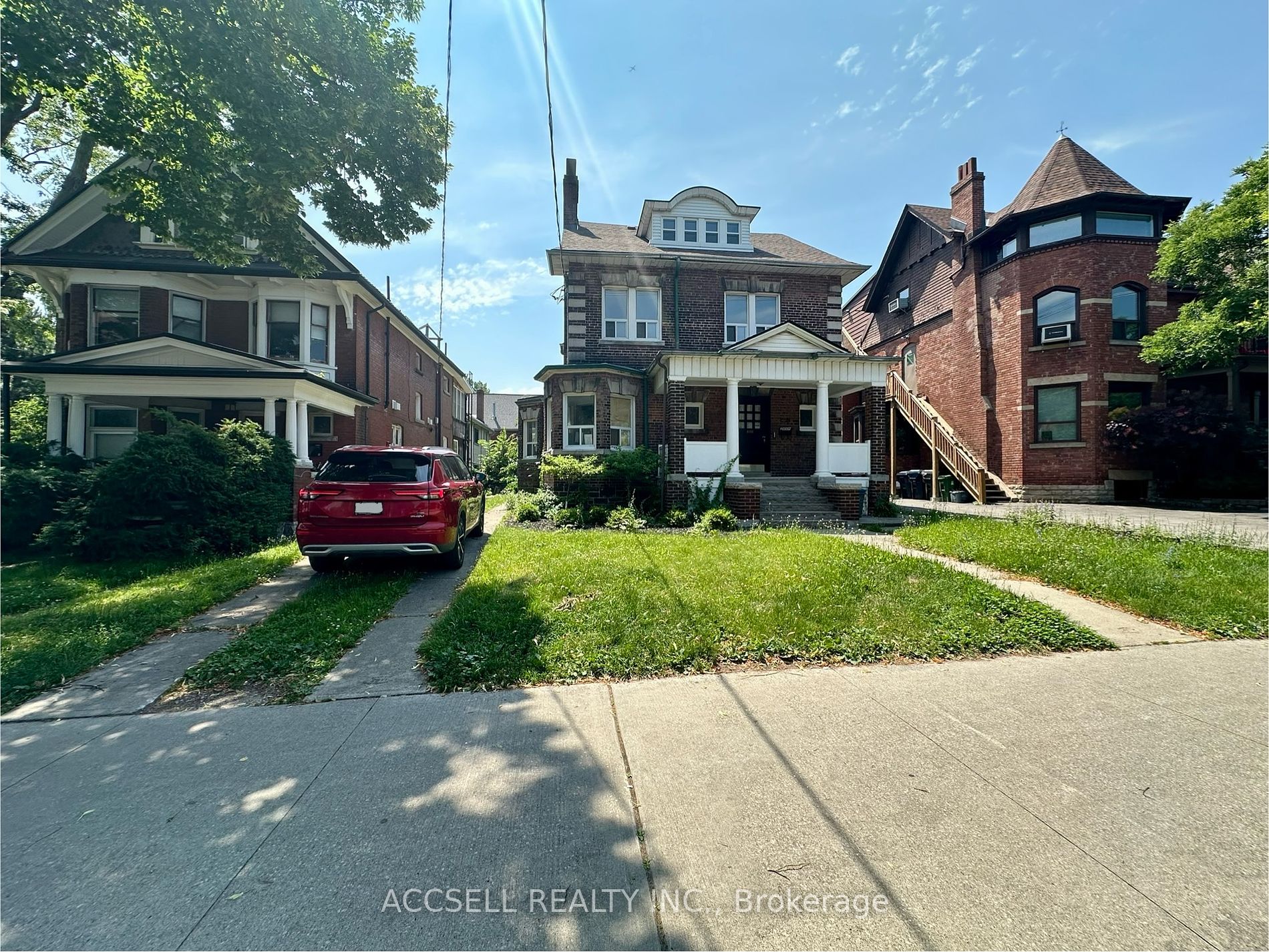 272 Roncesvalles Avenue