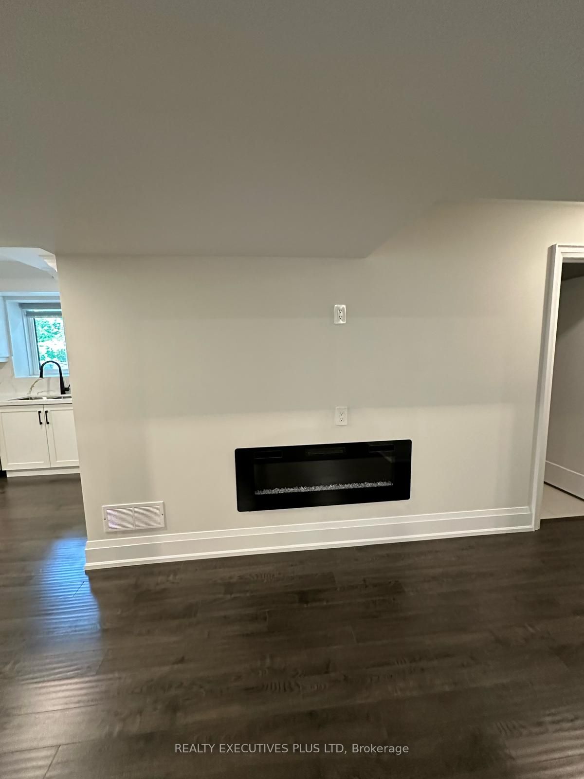 3 Larry St