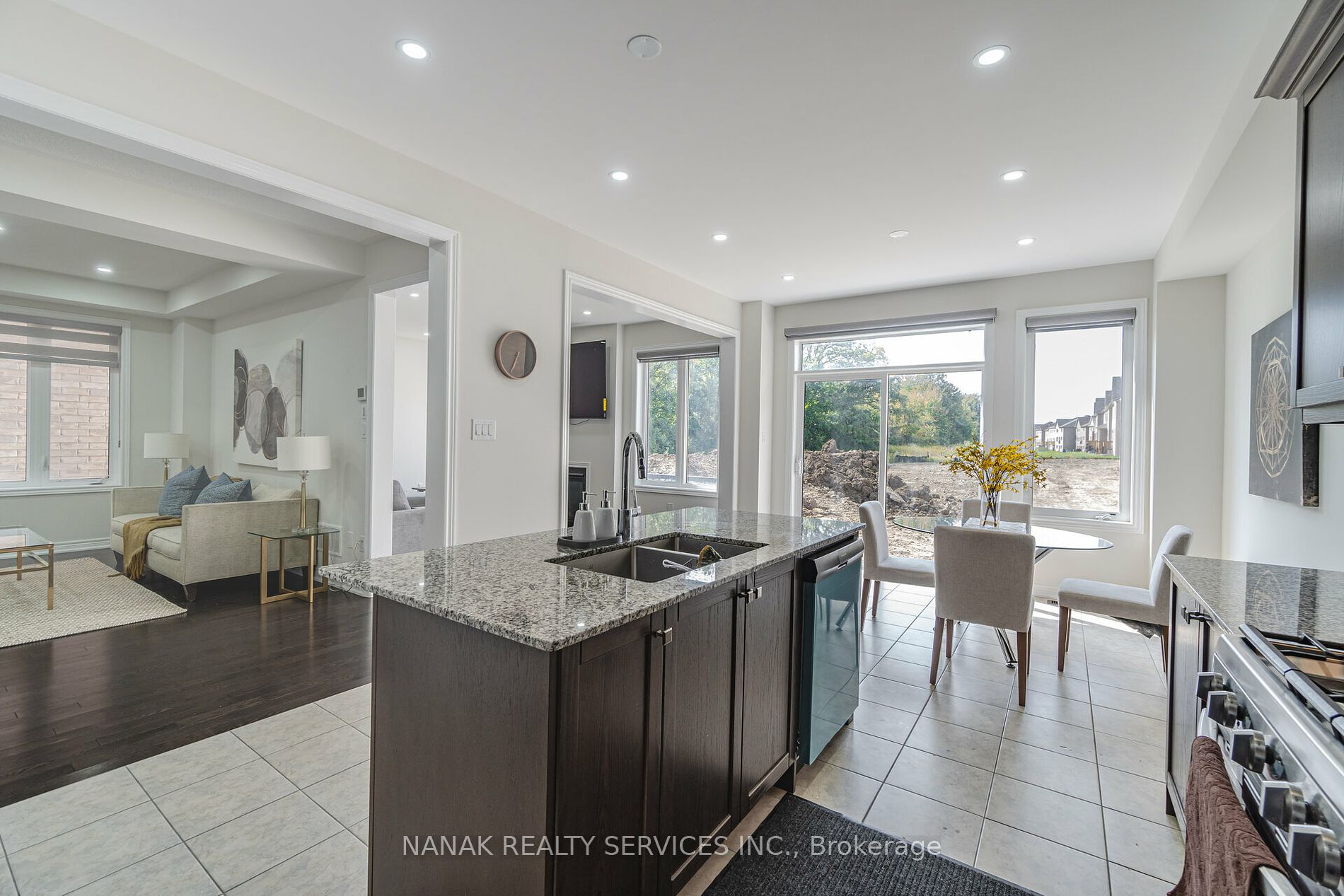 552 Brisdale Dr
