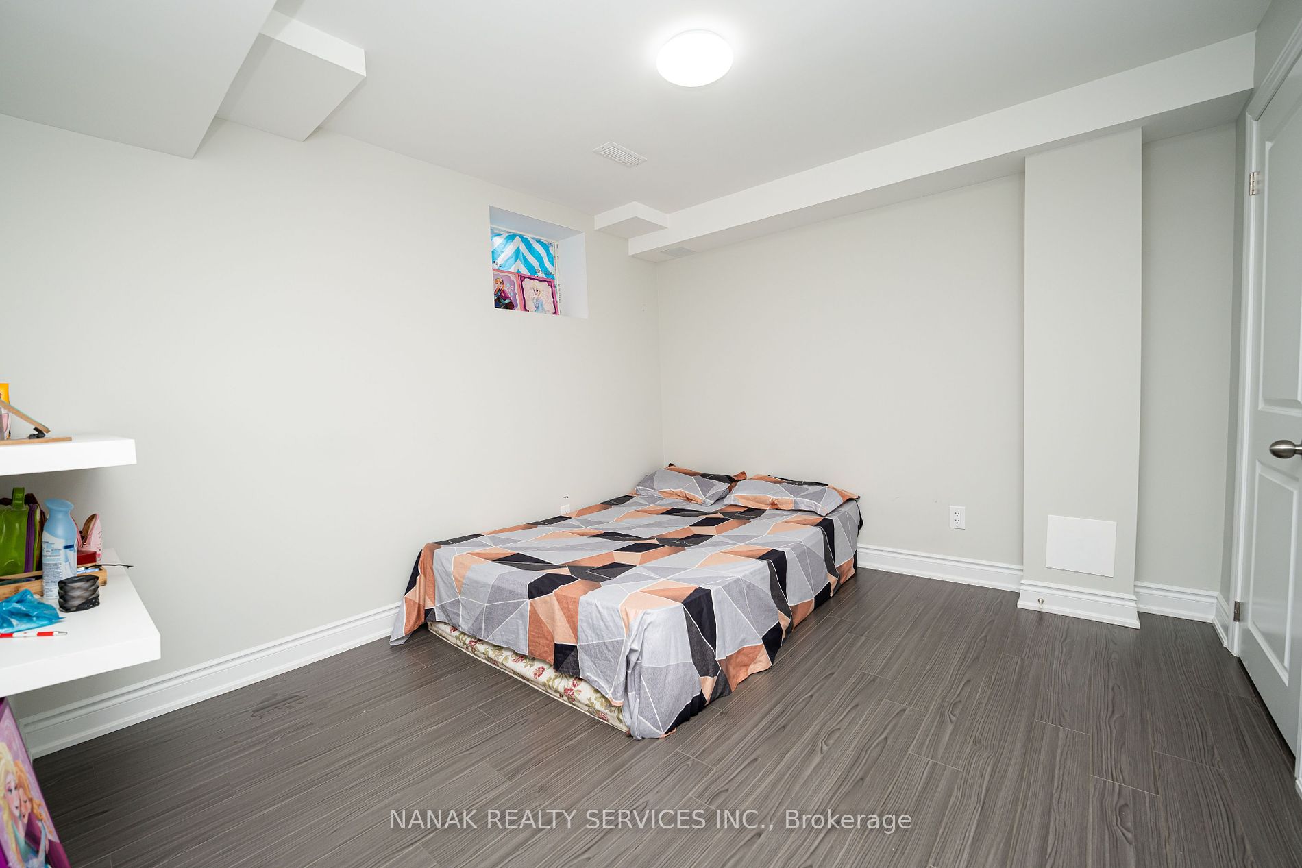 552 Brisdale Dr