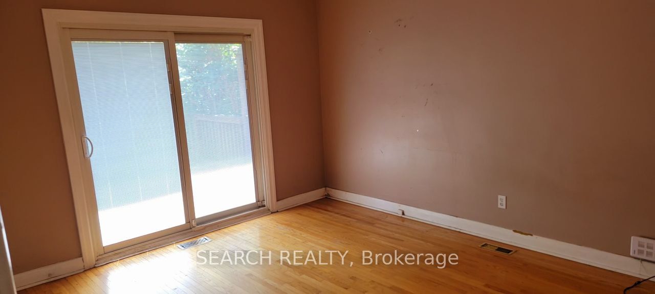 8 Northampton Dr