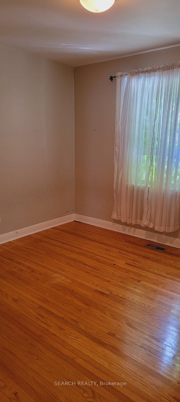 8 Northampton Dr