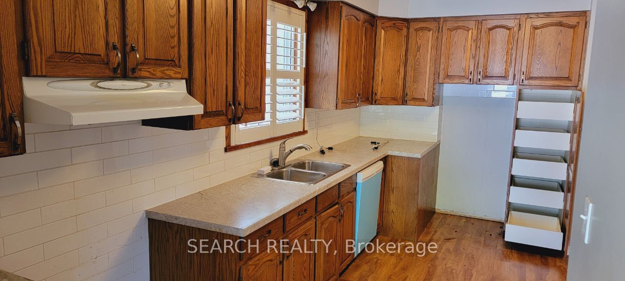 8 Northampton Dr