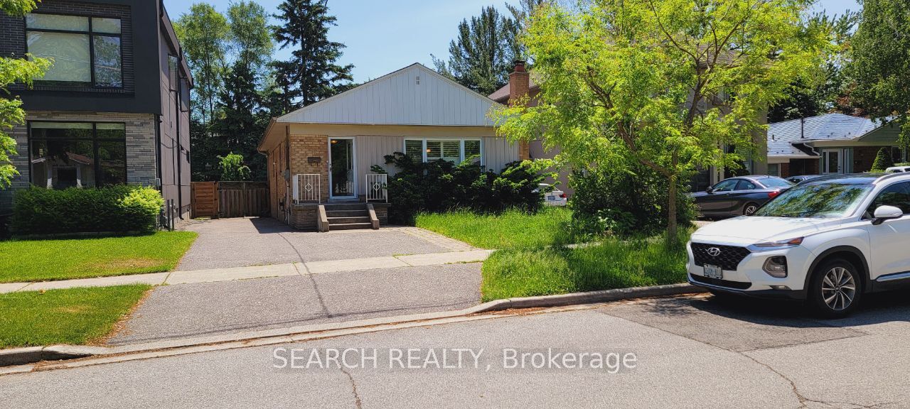 8 Northampton Dr