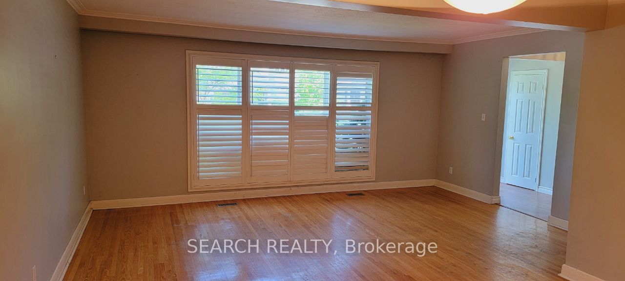 8 Northampton Dr