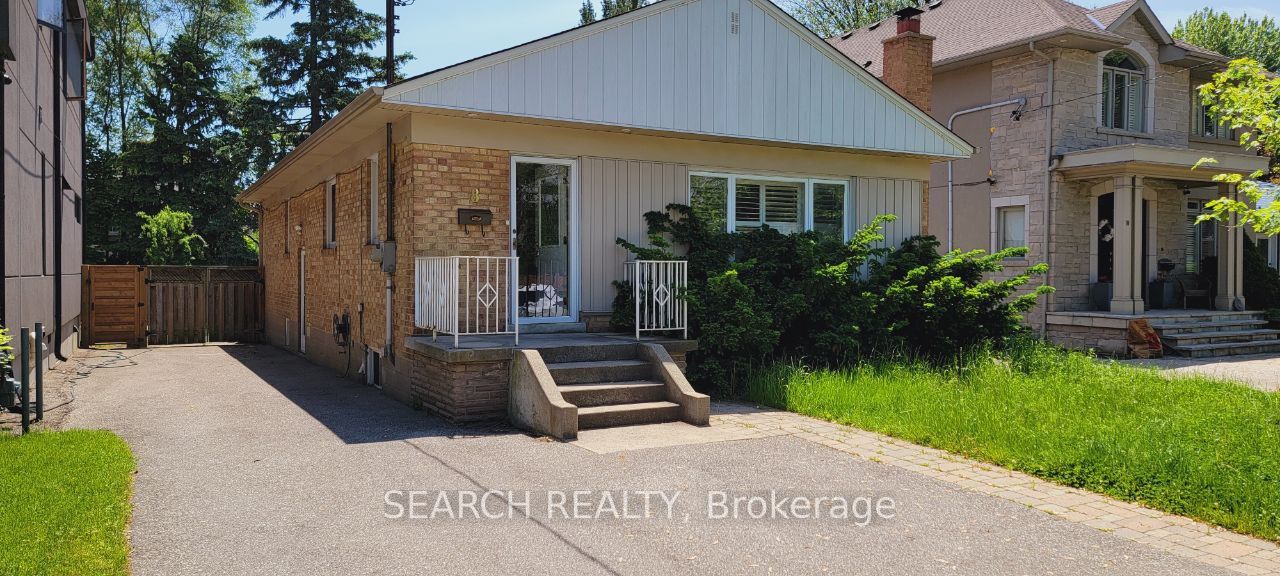 8 Northampton Dr
