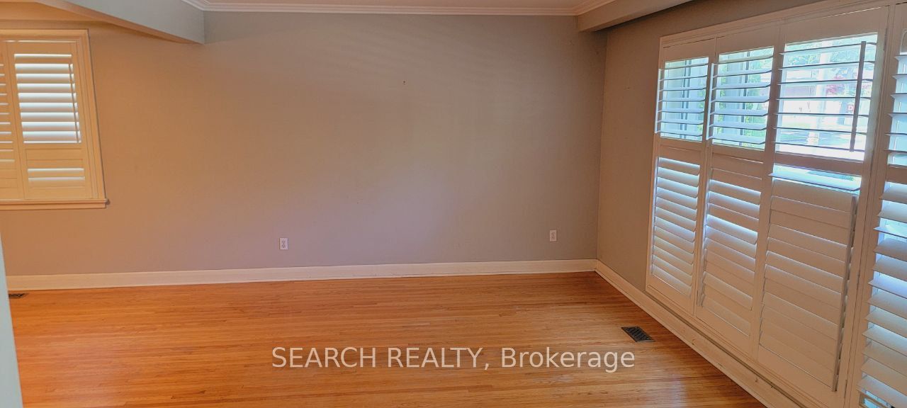 8 Northampton Dr
