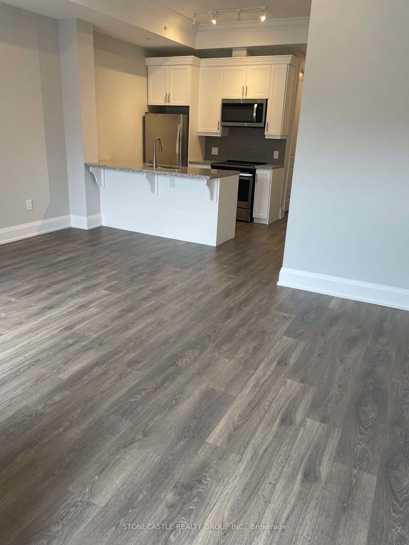 4040 Upper Middle Rd, #107