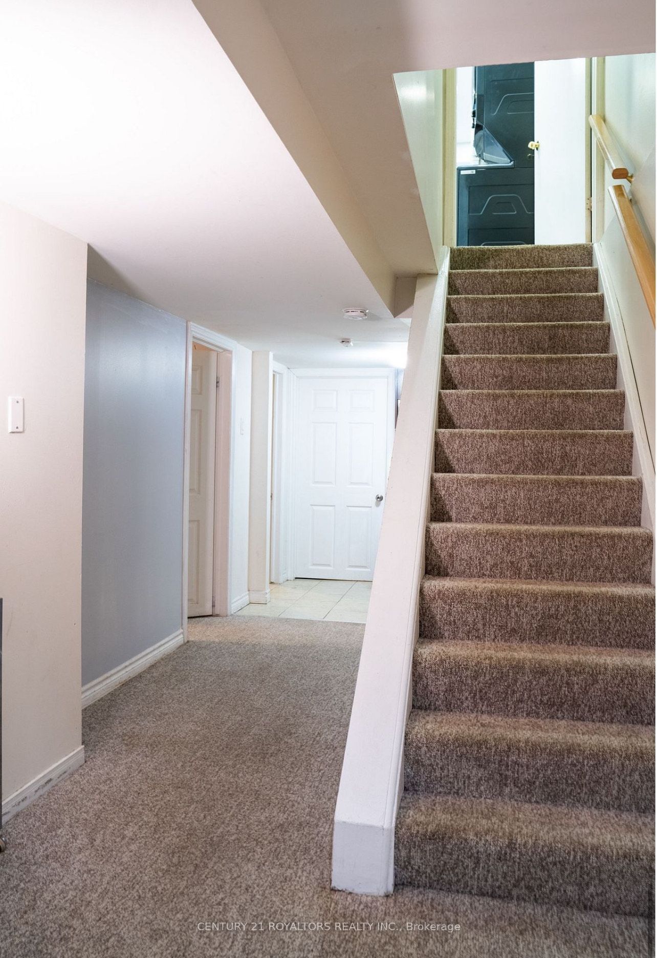 60 Dutch Cres