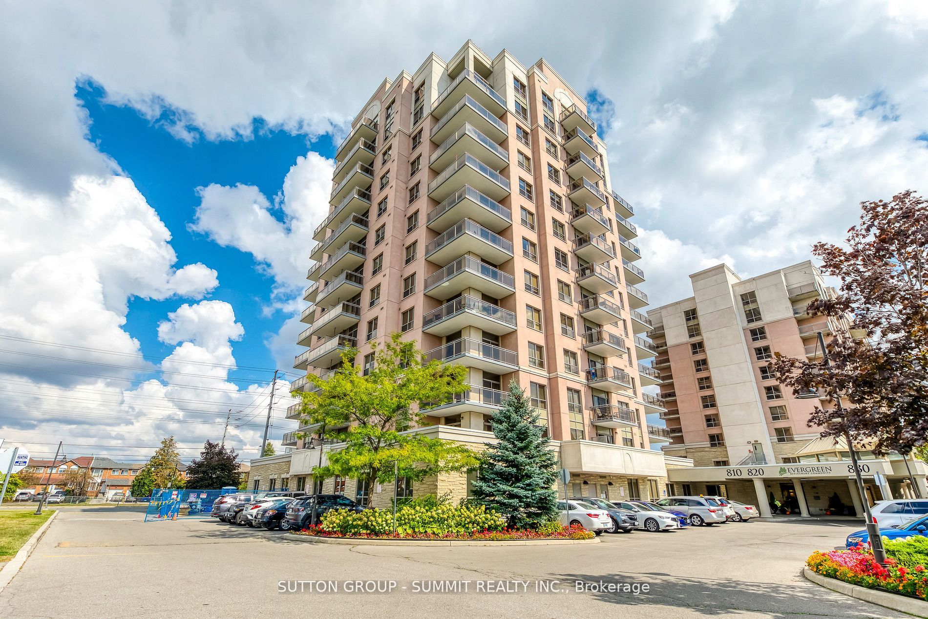 810 Scollard Crt, #701