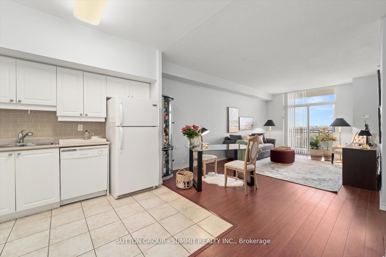 810 Scollard Crt, #701