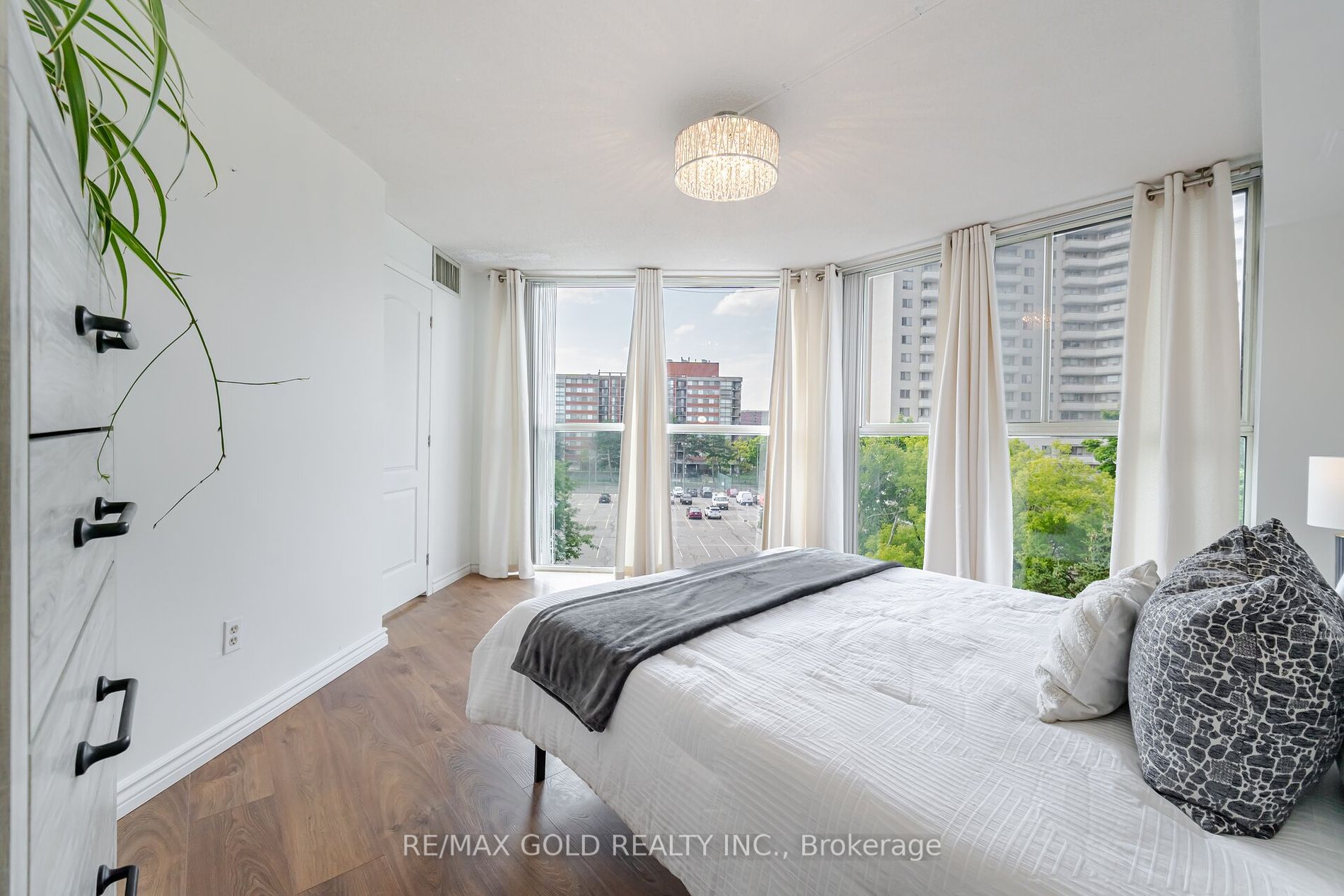 2091 Hurontario Street, #508