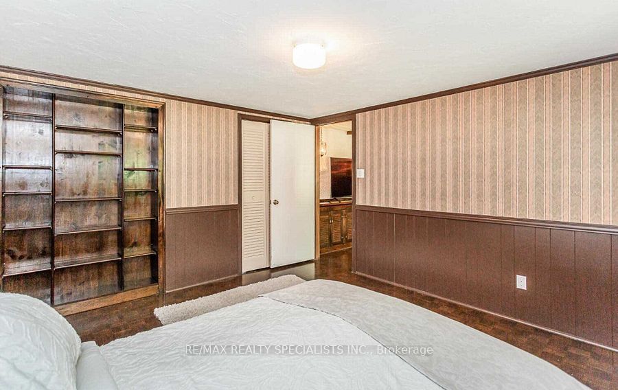1697 Missenden Cres