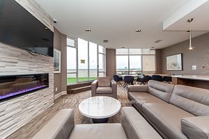 1276 Maple Crossing Blvd, #607