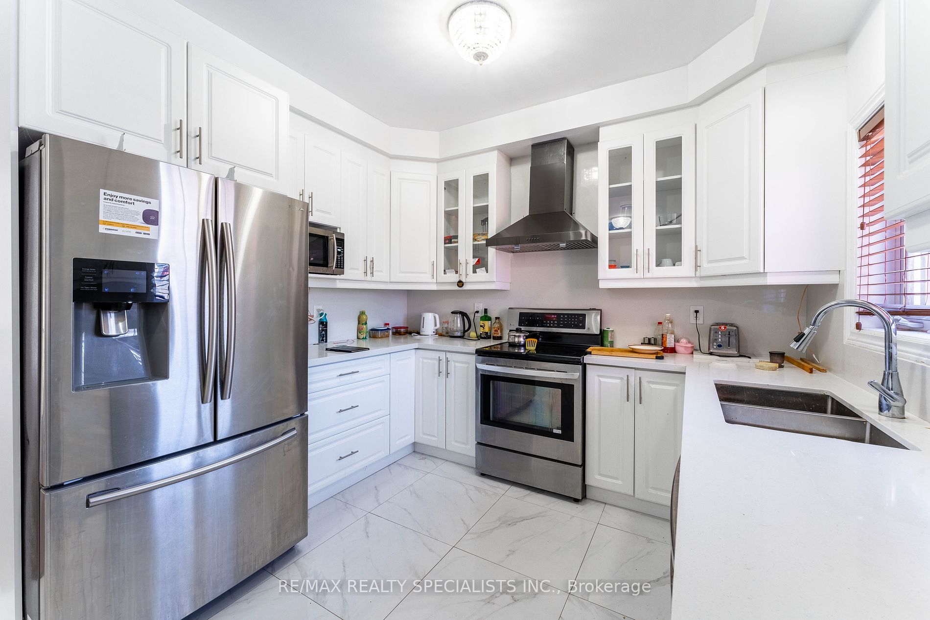 3533 Eglinton Ave W