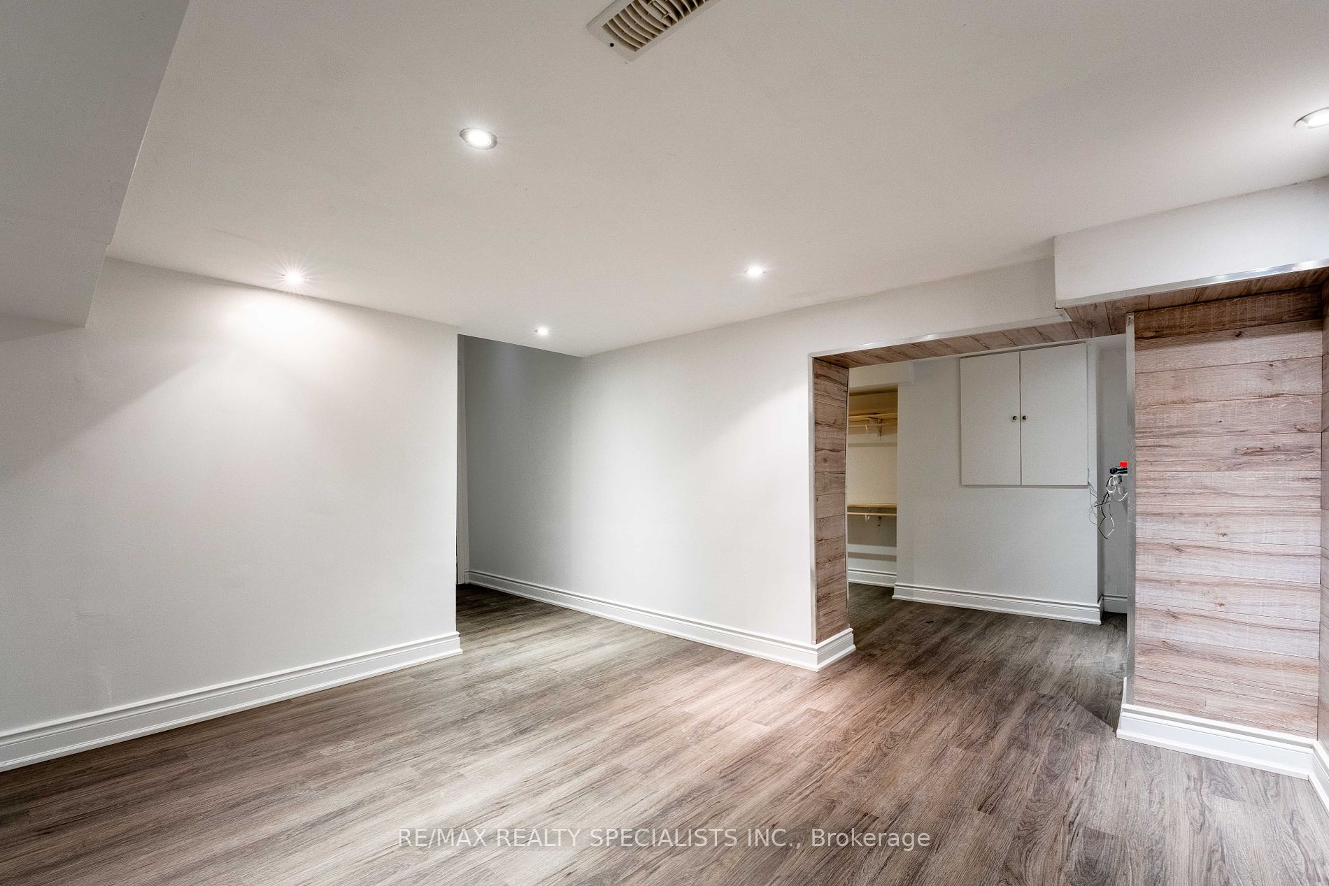 3533 Eglinton Ave W