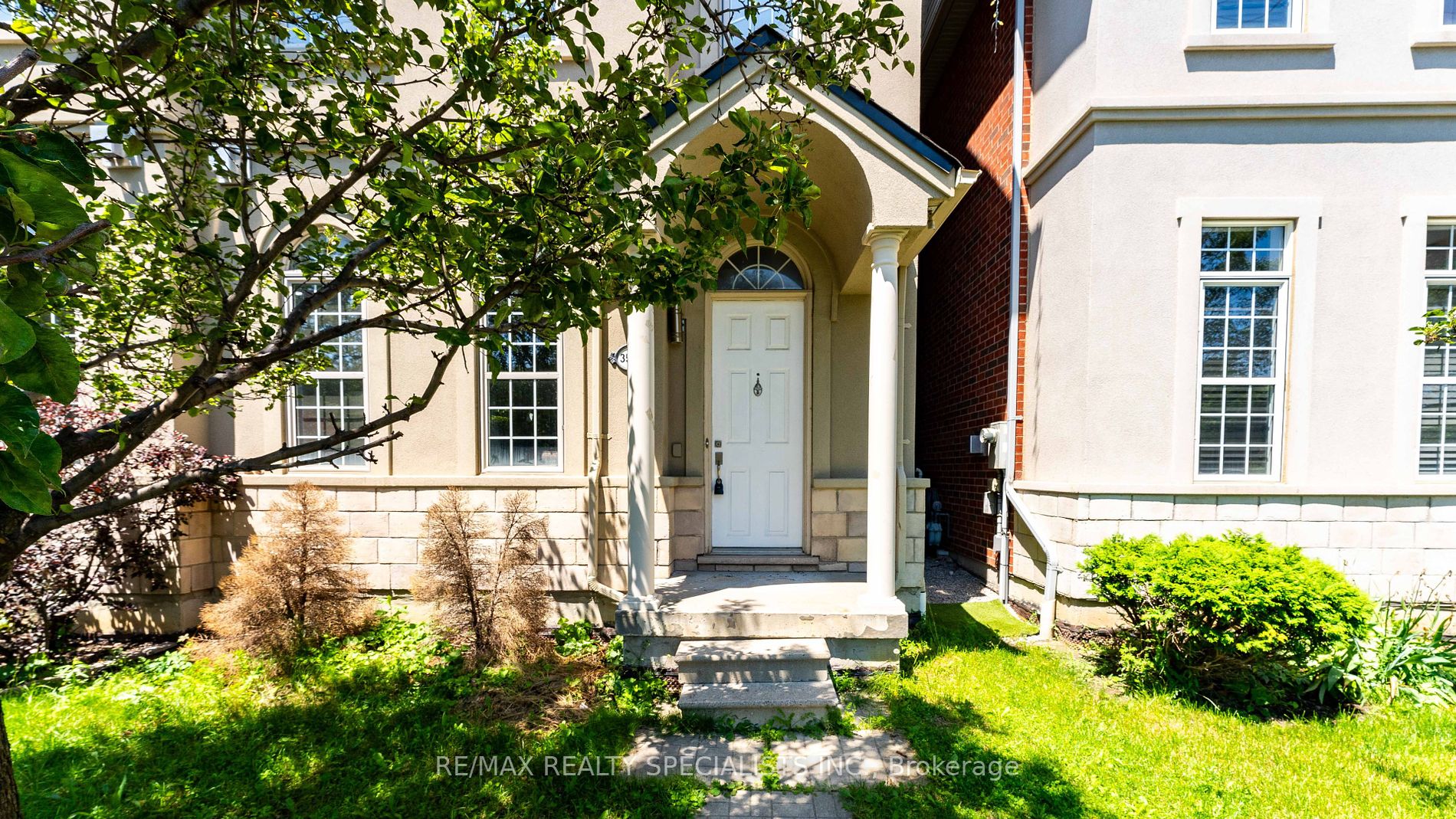 3533 Eglinton Ave W