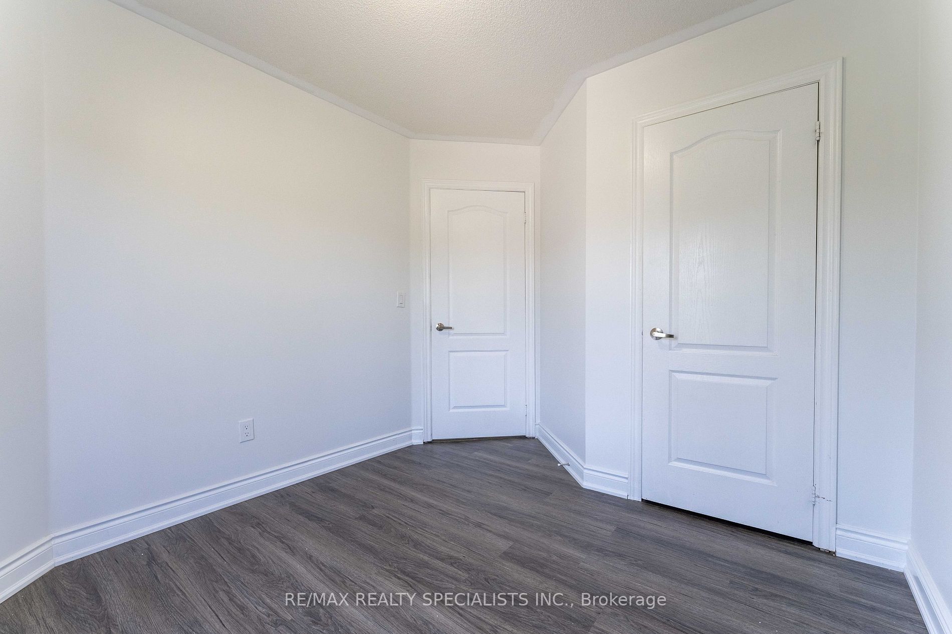3533 Eglinton Ave W