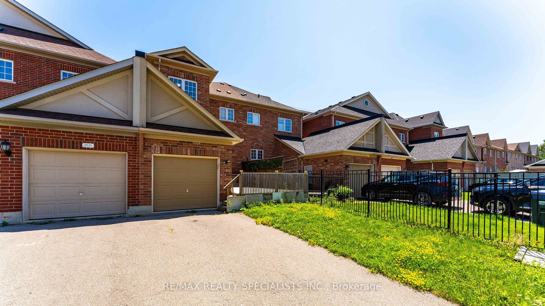 3533 Eglinton Ave W