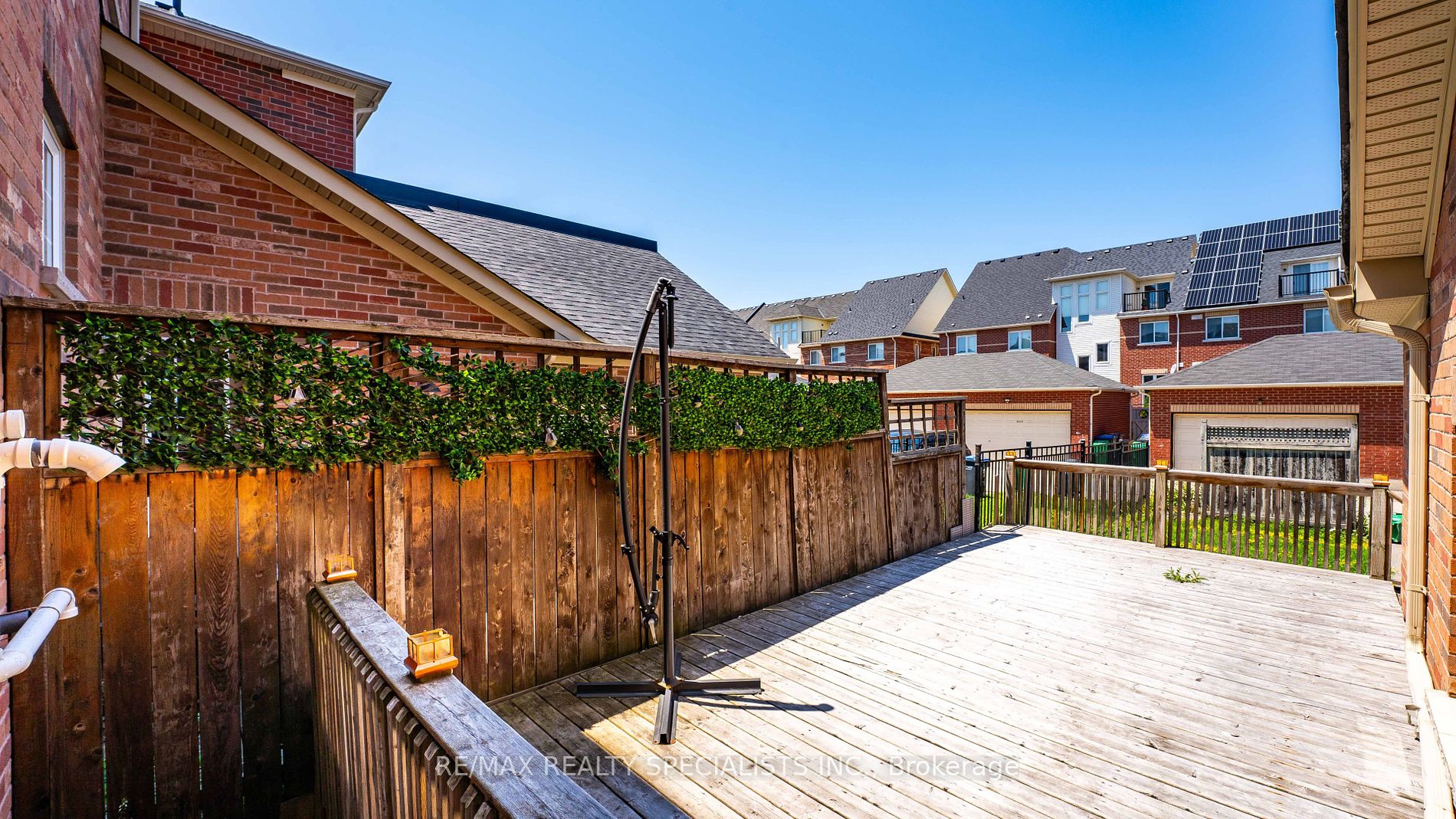 3533 Eglinton Ave W