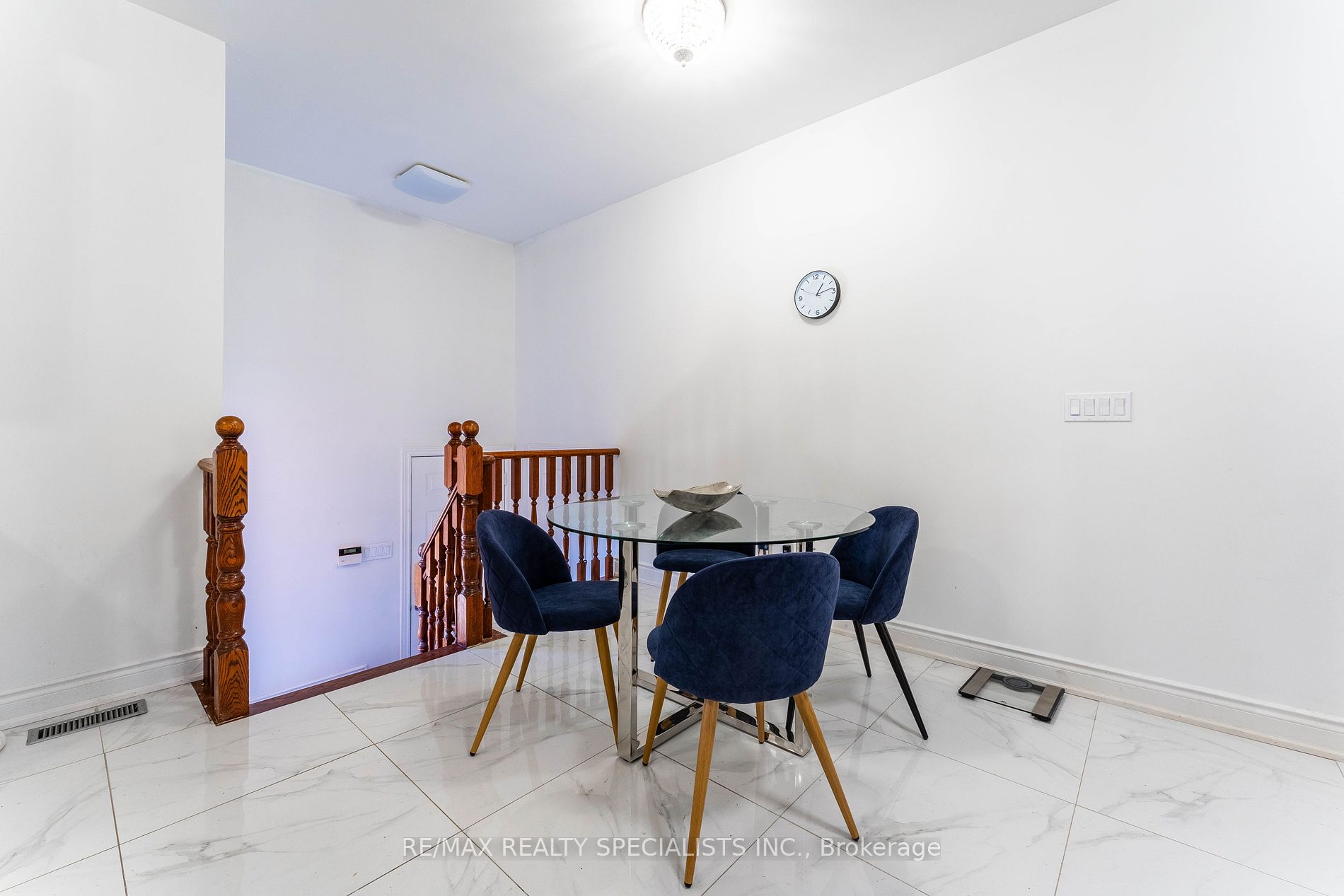 3533 Eglinton Ave W
