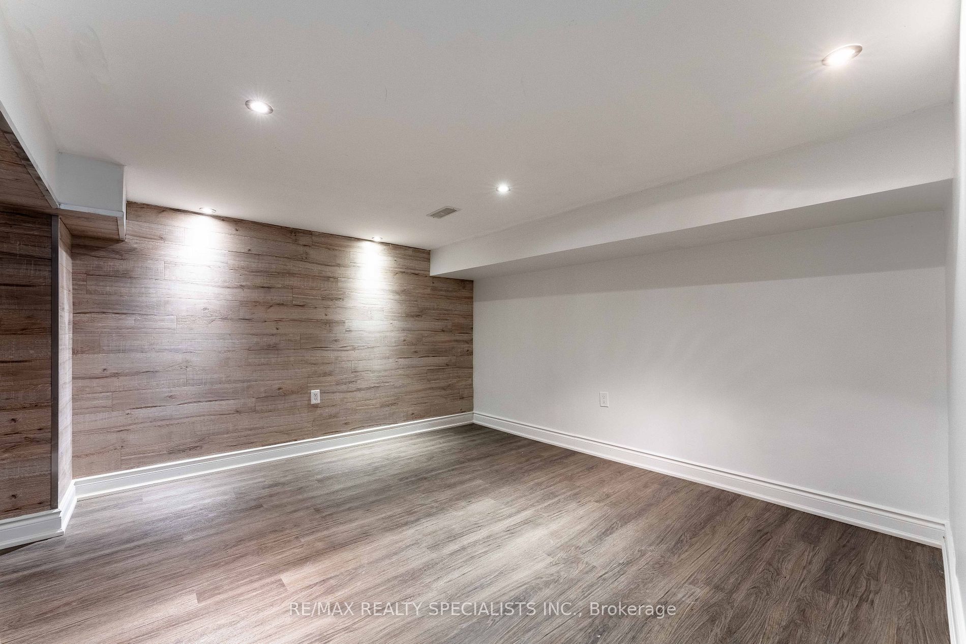 3533 Eglinton Ave W