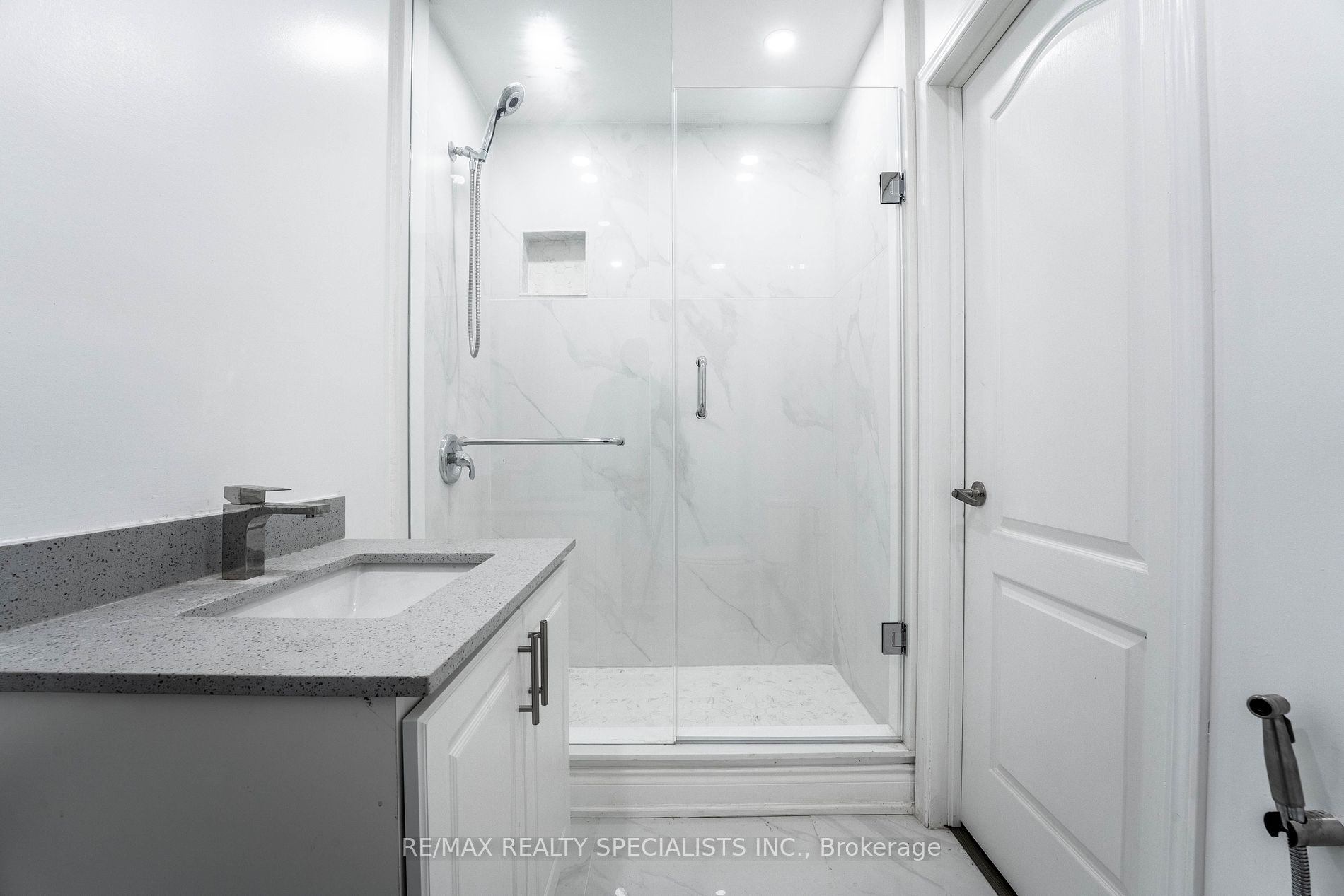 3533 Eglinton Ave W