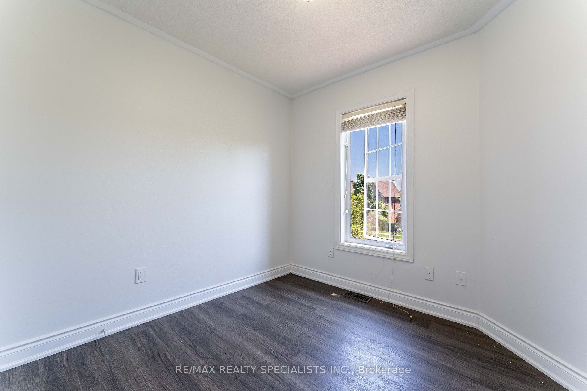 3533 Eglinton Ave W