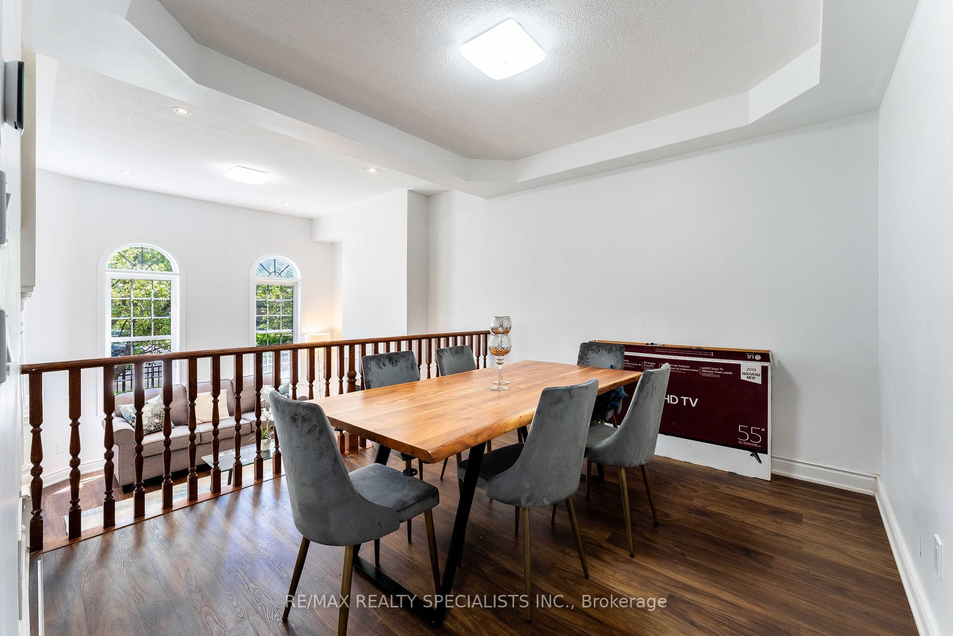 3533 Eglinton Ave W
