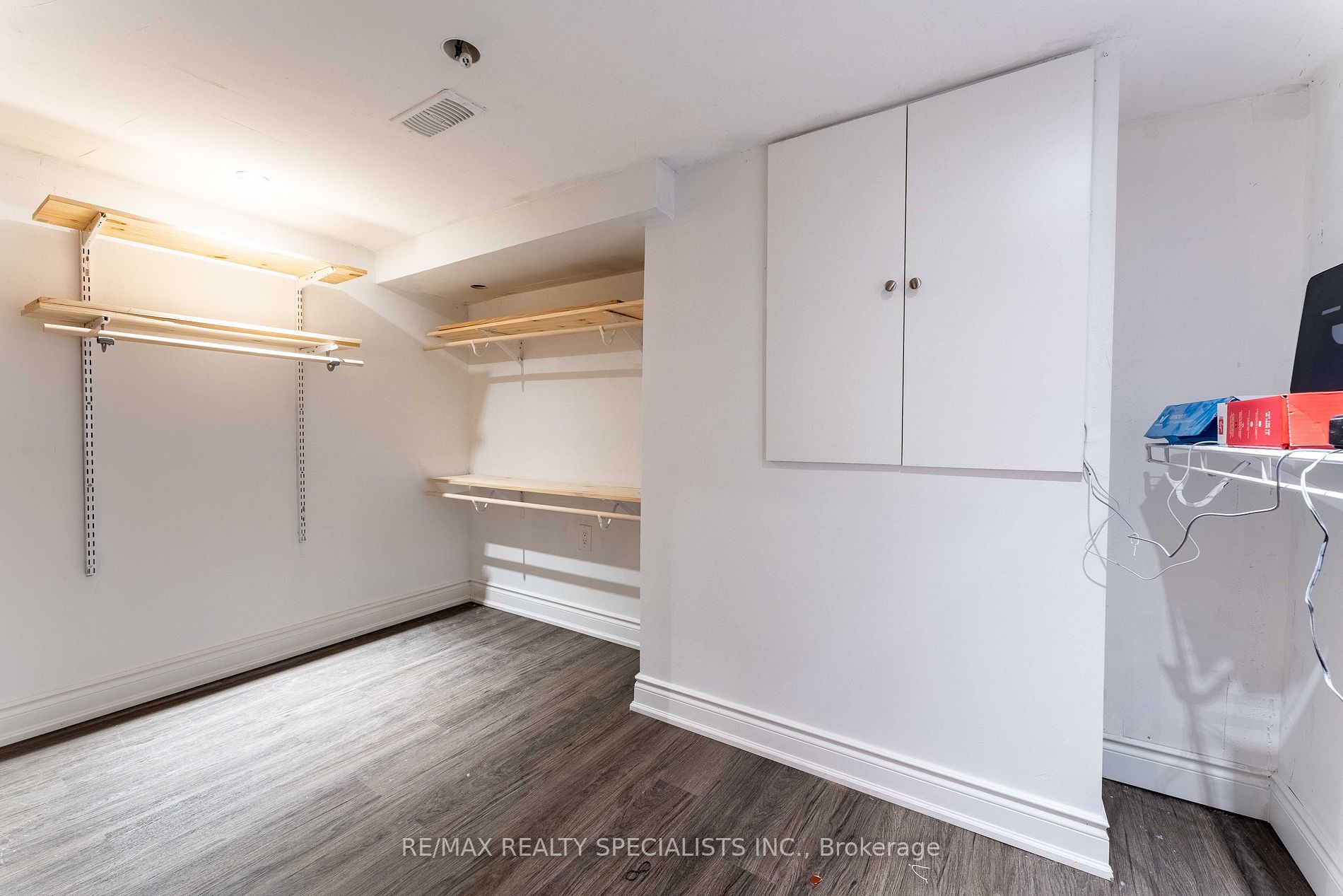 3533 Eglinton Ave W