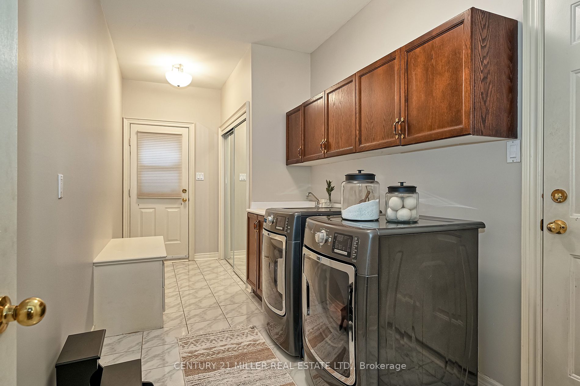 1076 Skyvalley Crescent