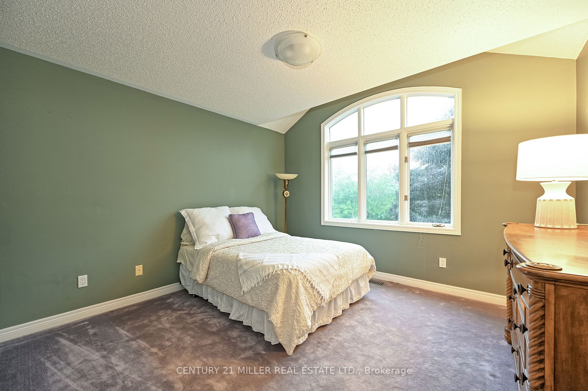 1076 Skyvalley Crescent