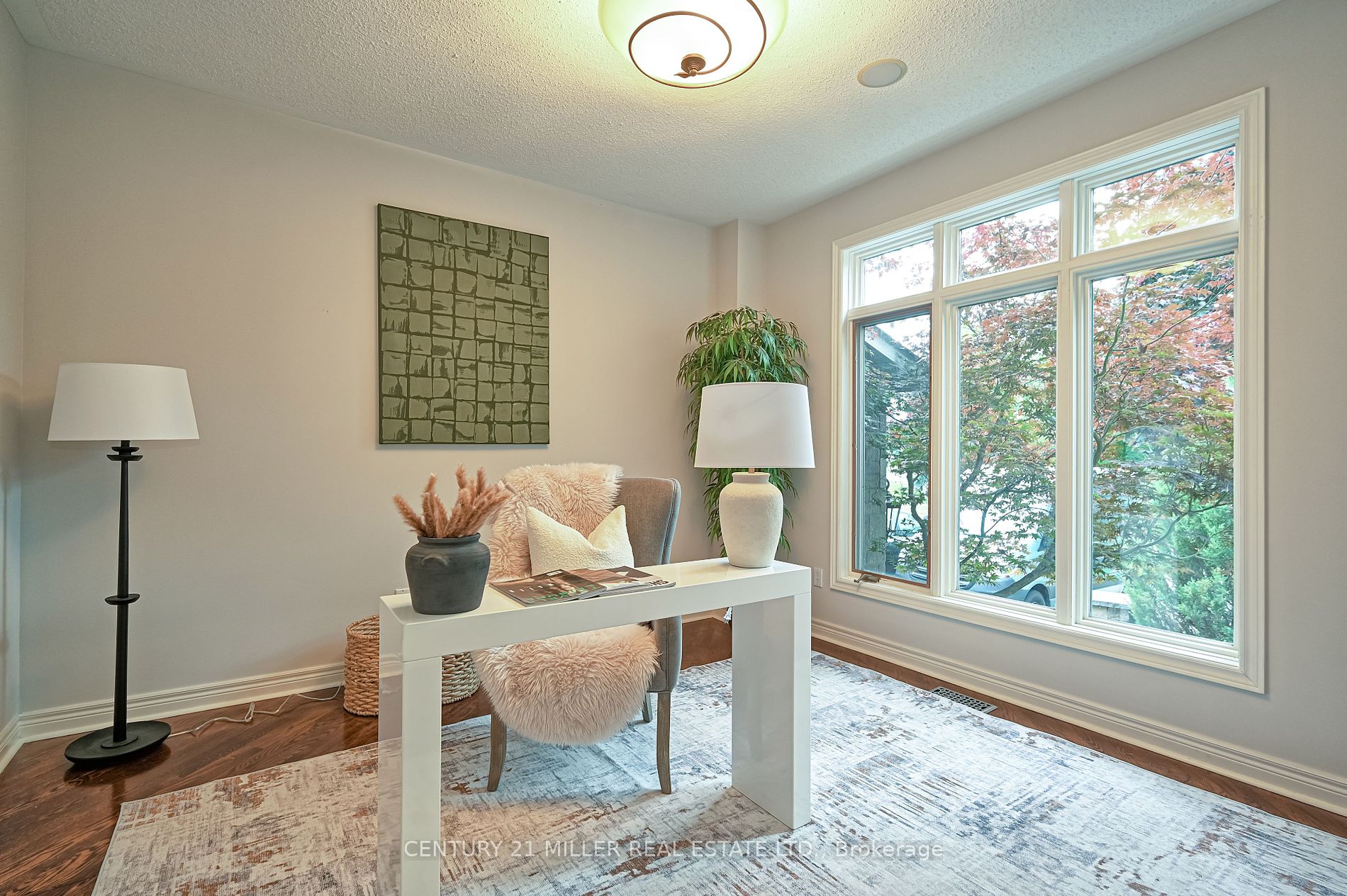 1076 Skyvalley Crescent
