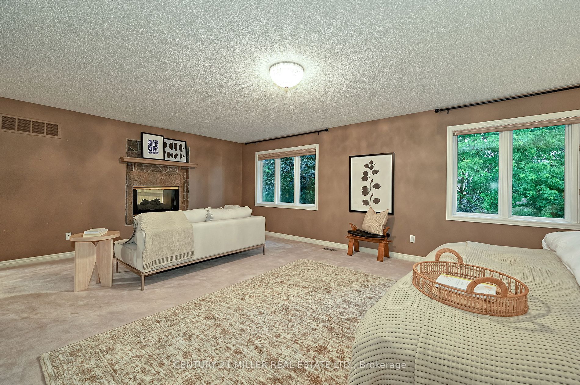 1076 Skyvalley Crescent
