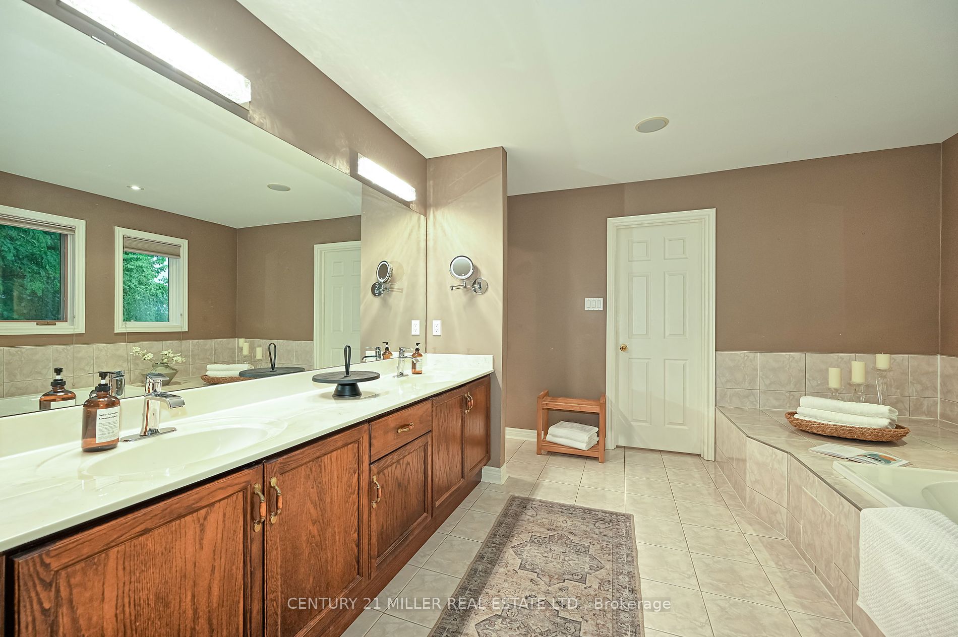 1076 Skyvalley Crescent