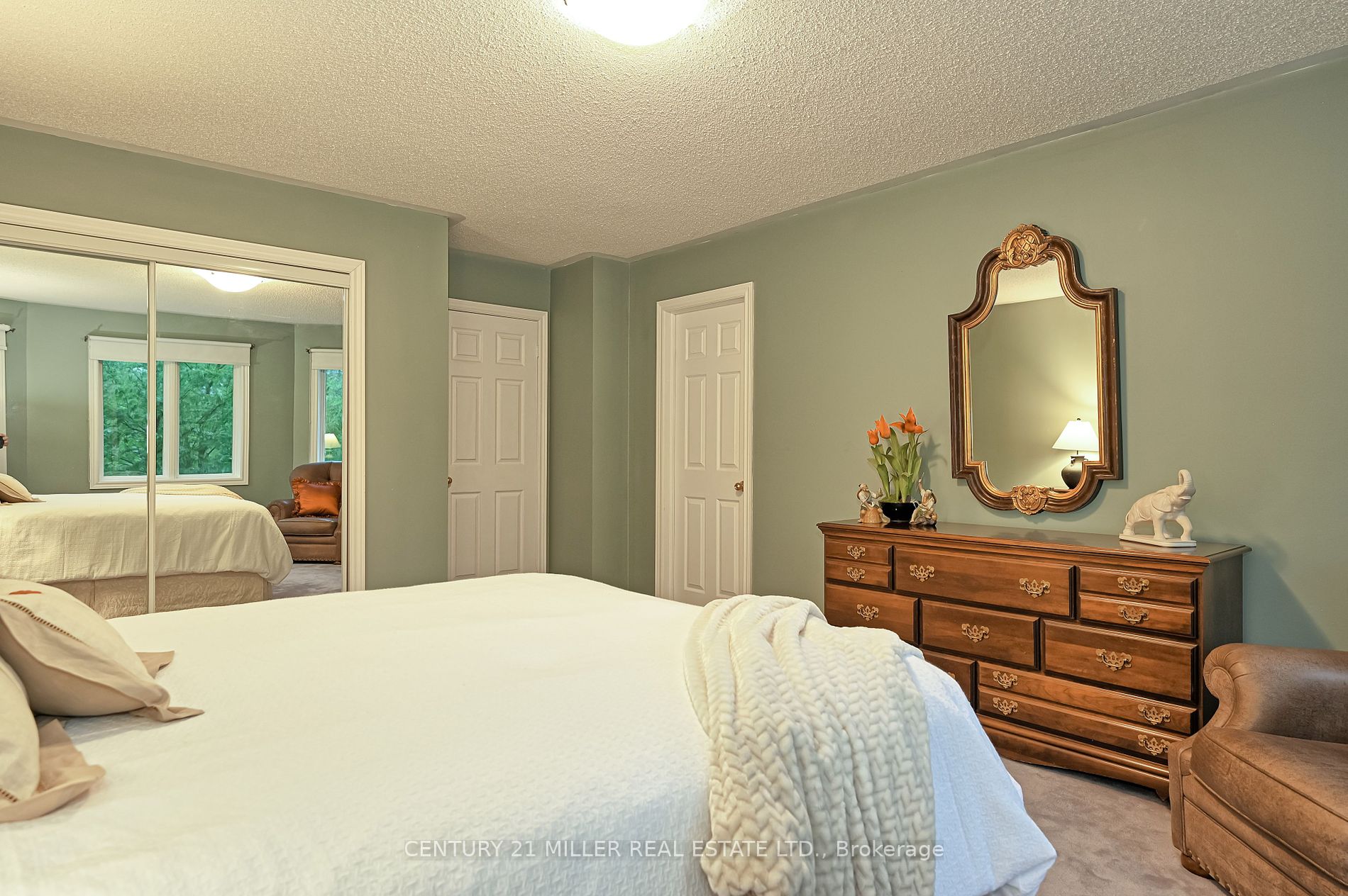 1076 Skyvalley Crescent