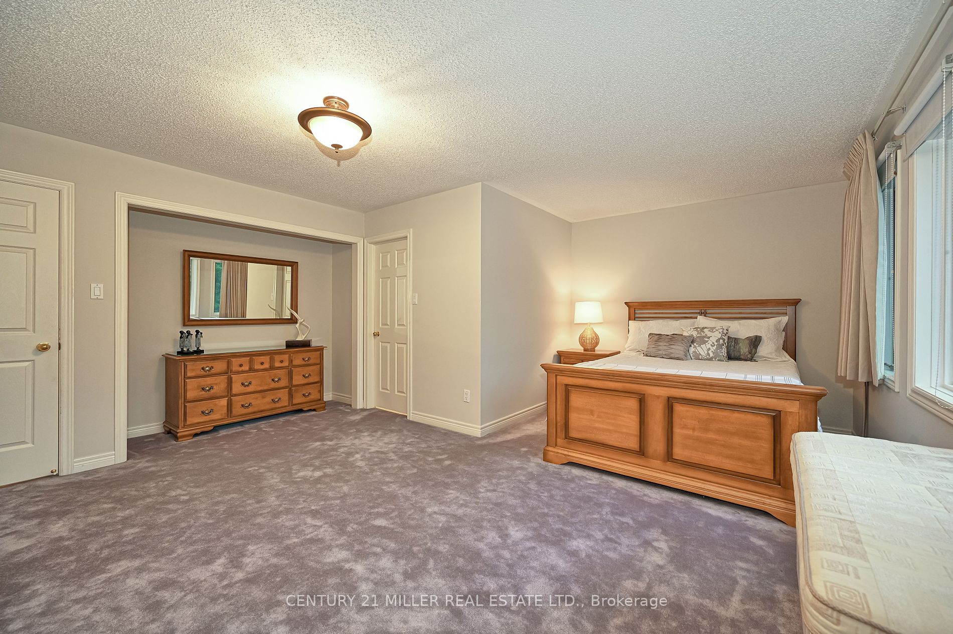 1076 Skyvalley Crescent