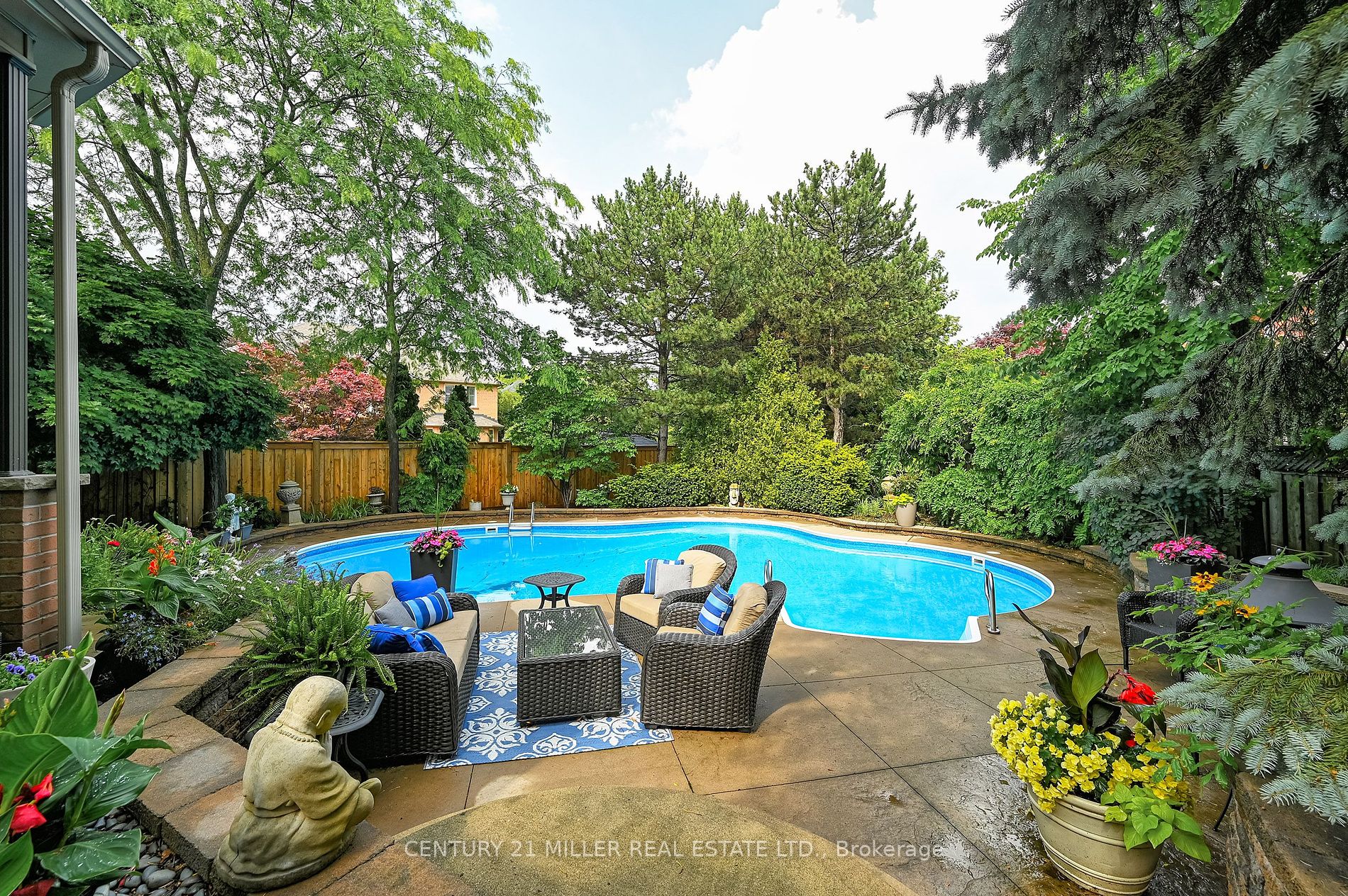 1076 Skyvalley Crescent