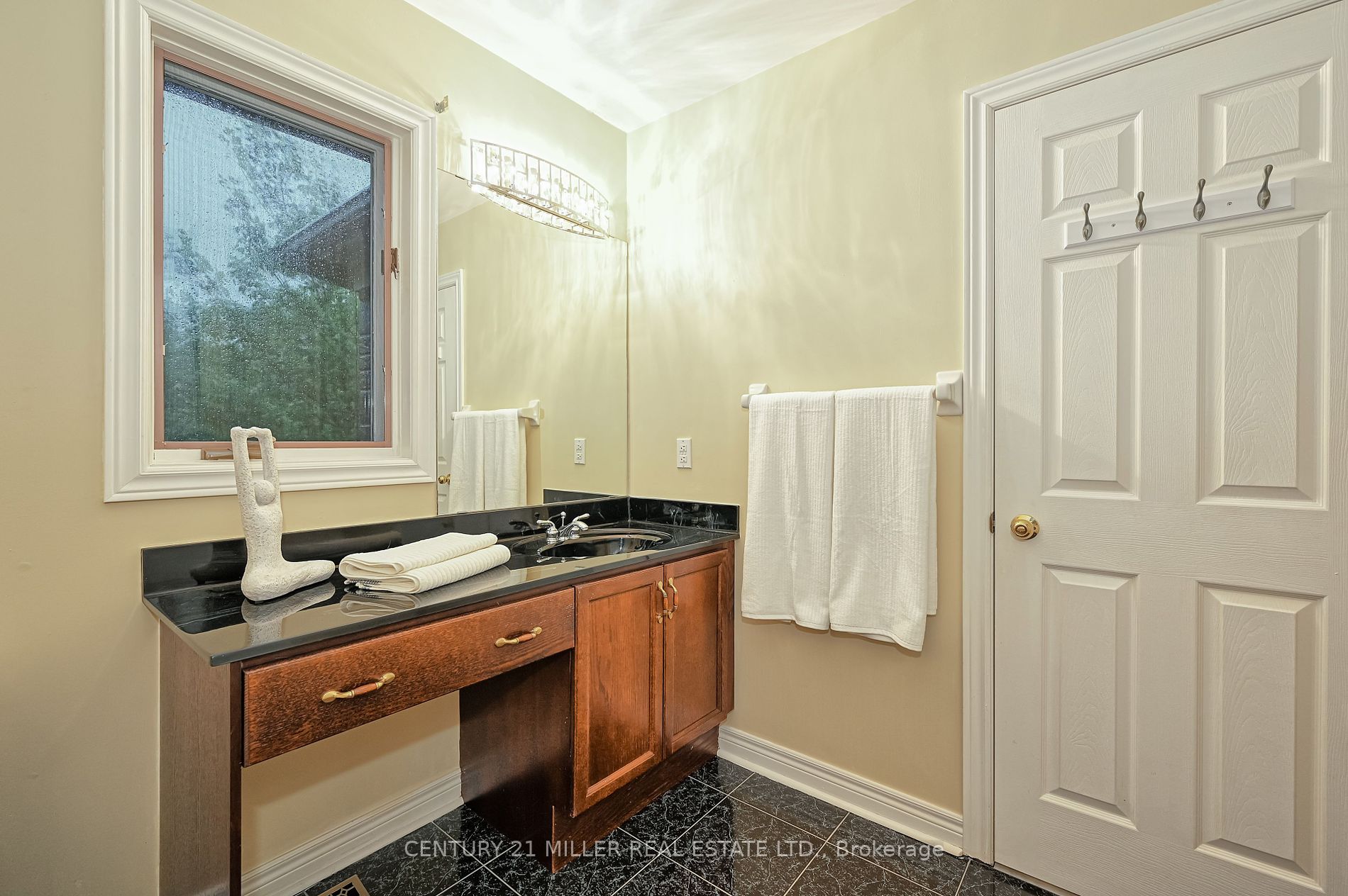 1076 Skyvalley Crescent