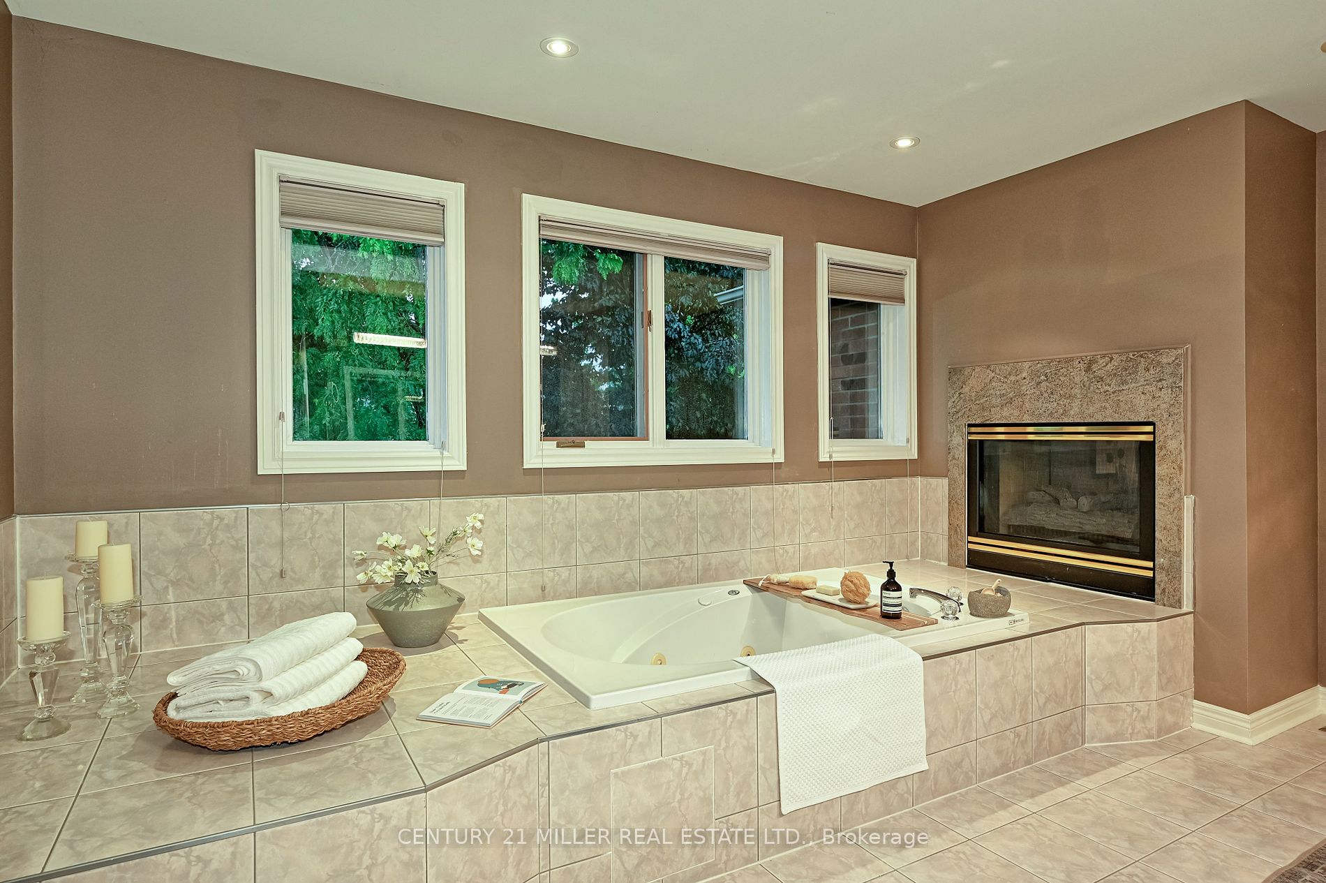 1076 Skyvalley Crescent